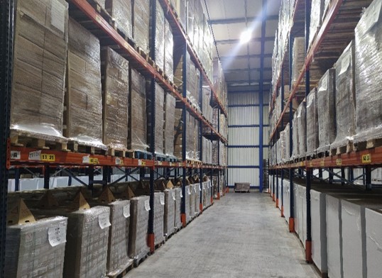 Image des racks de Périgord Vert Logistique localisé en Dordogne à Saint-Pardoux-La-Rivière, illustrant l'espace de stockage de 5 000 m².