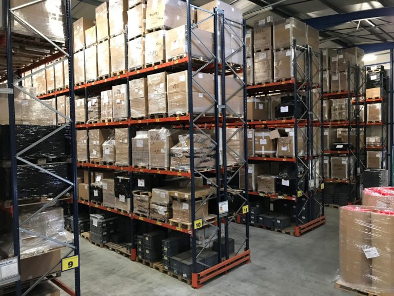 Racks de stockage chez Périgord Vert Logistique en Dordogne.